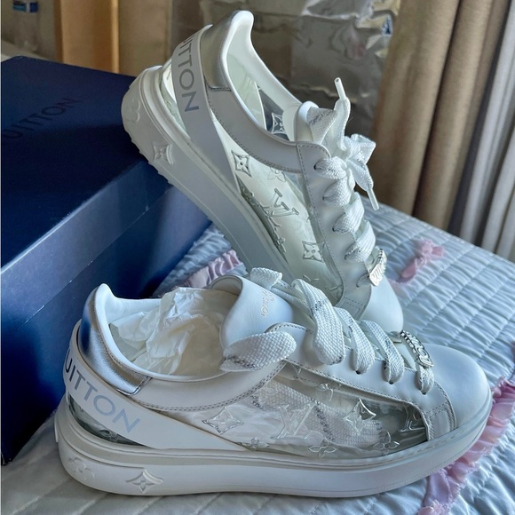 LOUIS VUITTON 
Monogram PVC Time Out Sneakers 8.5 Silver - Picture 2 of 9